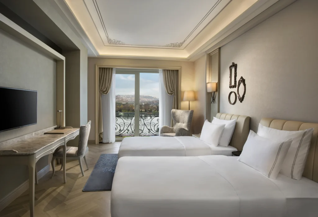 Supreme Twin Beds Room