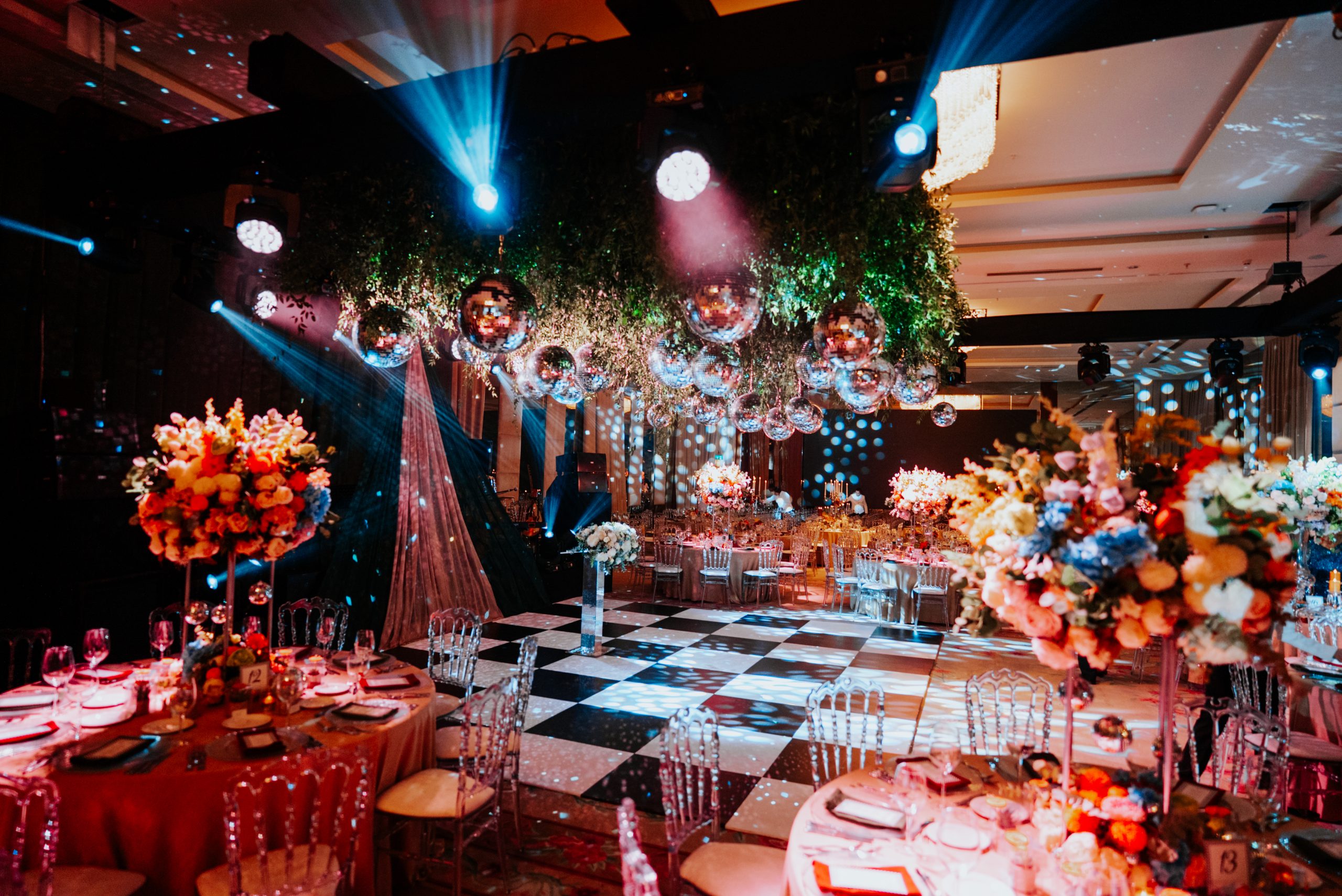 Disney's Fairy Tale Weddings \u0026 Honeymoons, image size:2560x1710